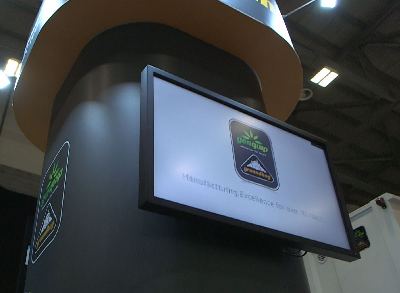 Groundhog Stand with Screen